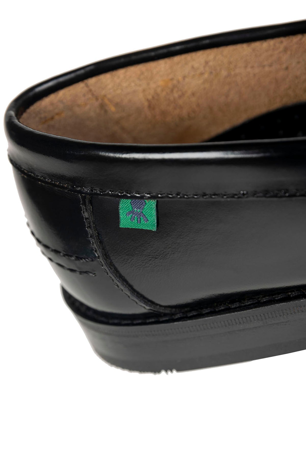 Zapato mocasín antifaz suela cuero negro