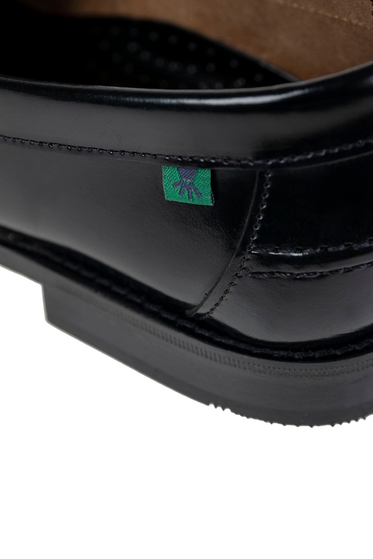 Zapato mocasín antifaz suela cuero negro