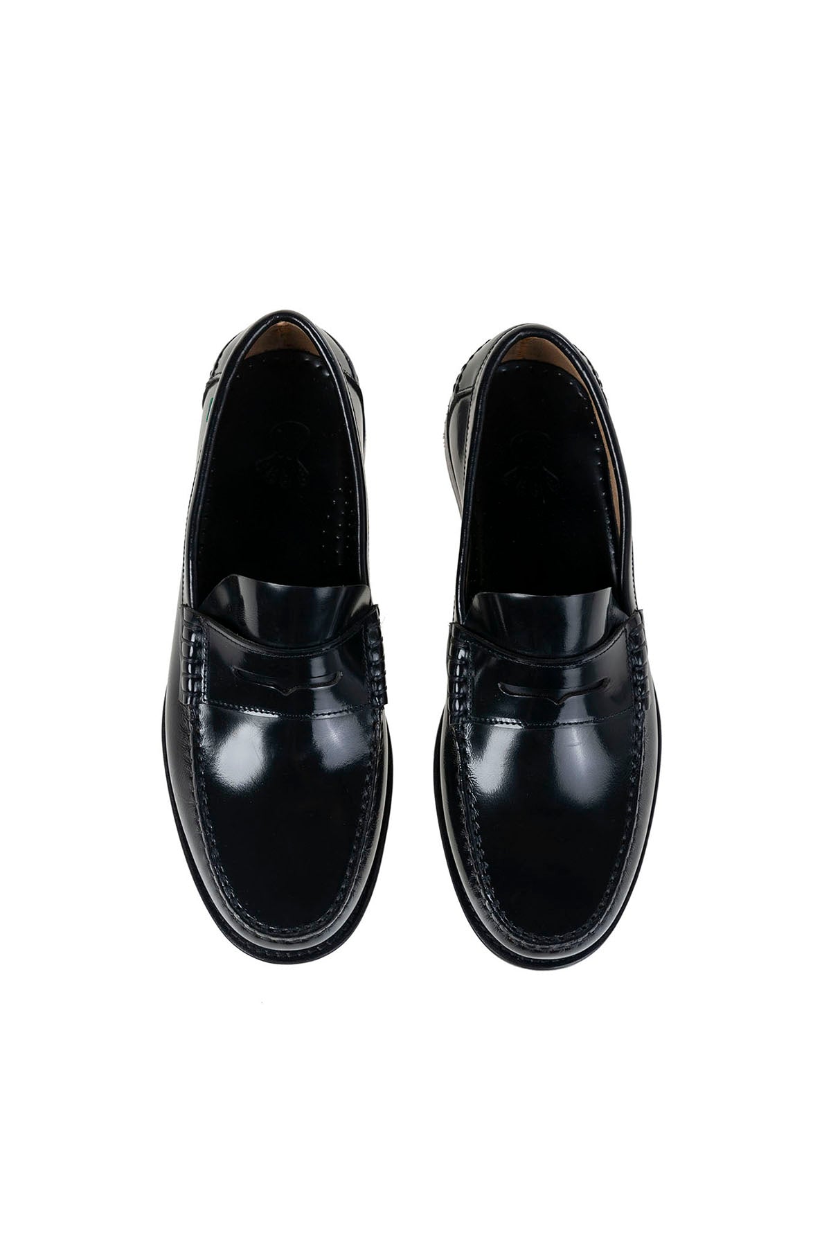 Zapato mocasín antifaz suela cuero negro