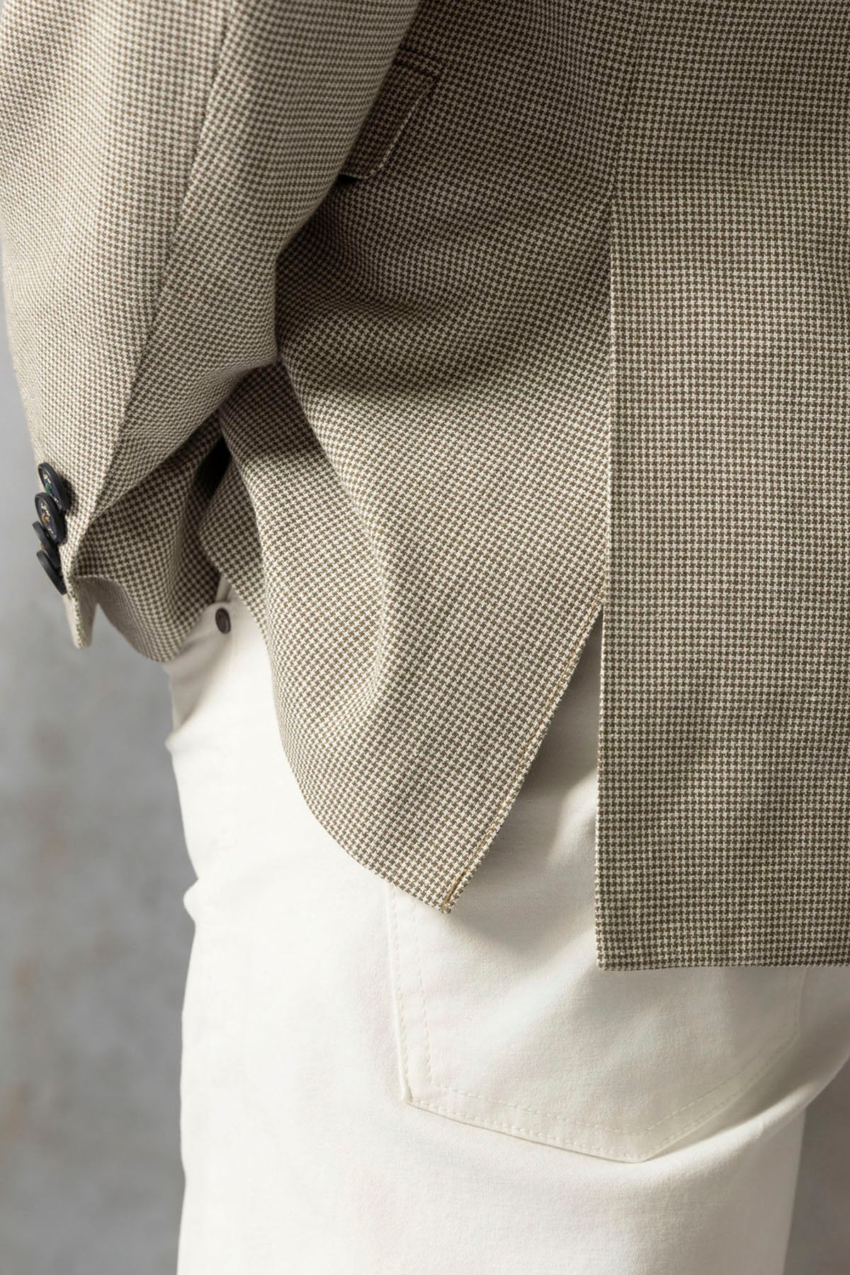 HOUNDSTOOTH BLAZER WITH BEIGE LINEN