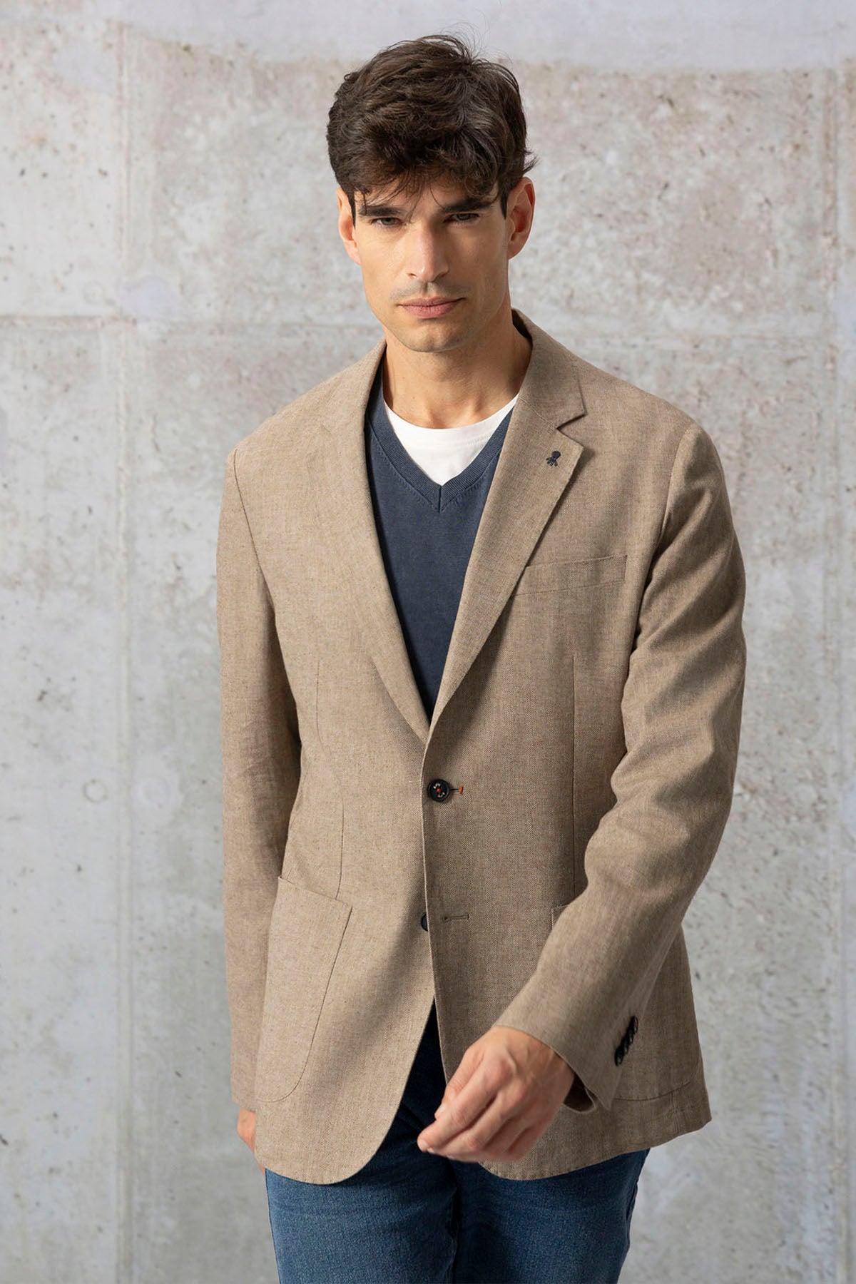 HERRINGBONE BLAZER WITH BEIGE LINEN