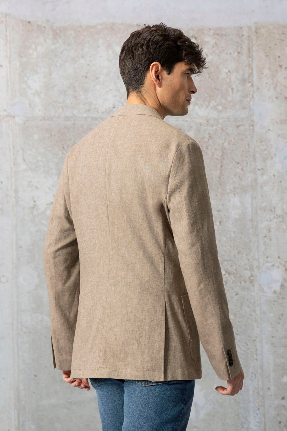 HERRINGBONE BLAZER WITH BEIGE LINEN