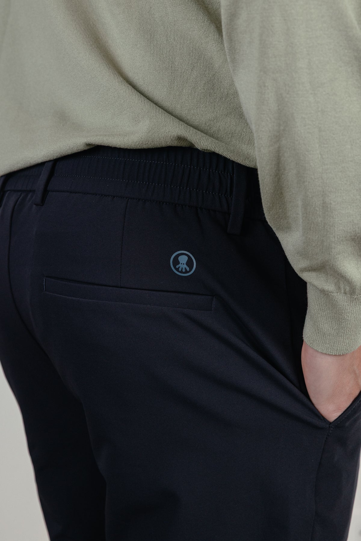 PANTALÓN TÉCNICO ULTRALIGERO CORDONES AZUL MARINO