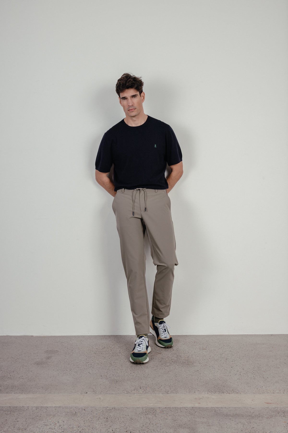 PANTALÓN TÉCNICO ULTRALIGERO CORDONES VERDE KHAKI