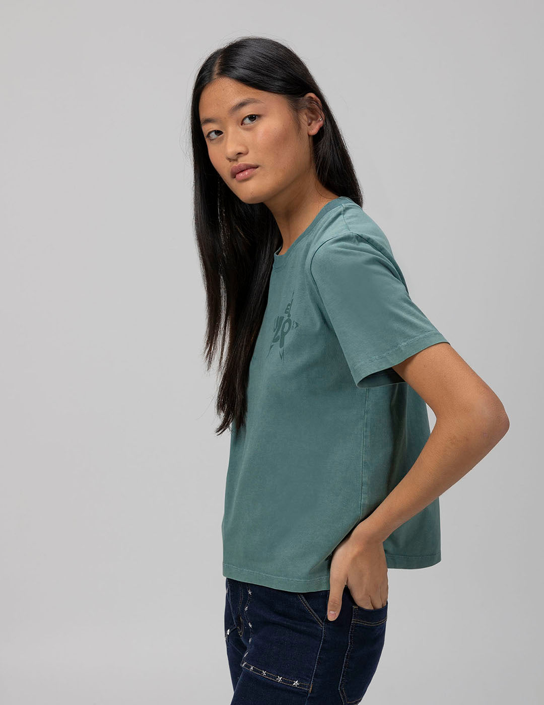 TEEN BASIC WASHED T-SHIRT WITH BOTTLE GREEN LOGO