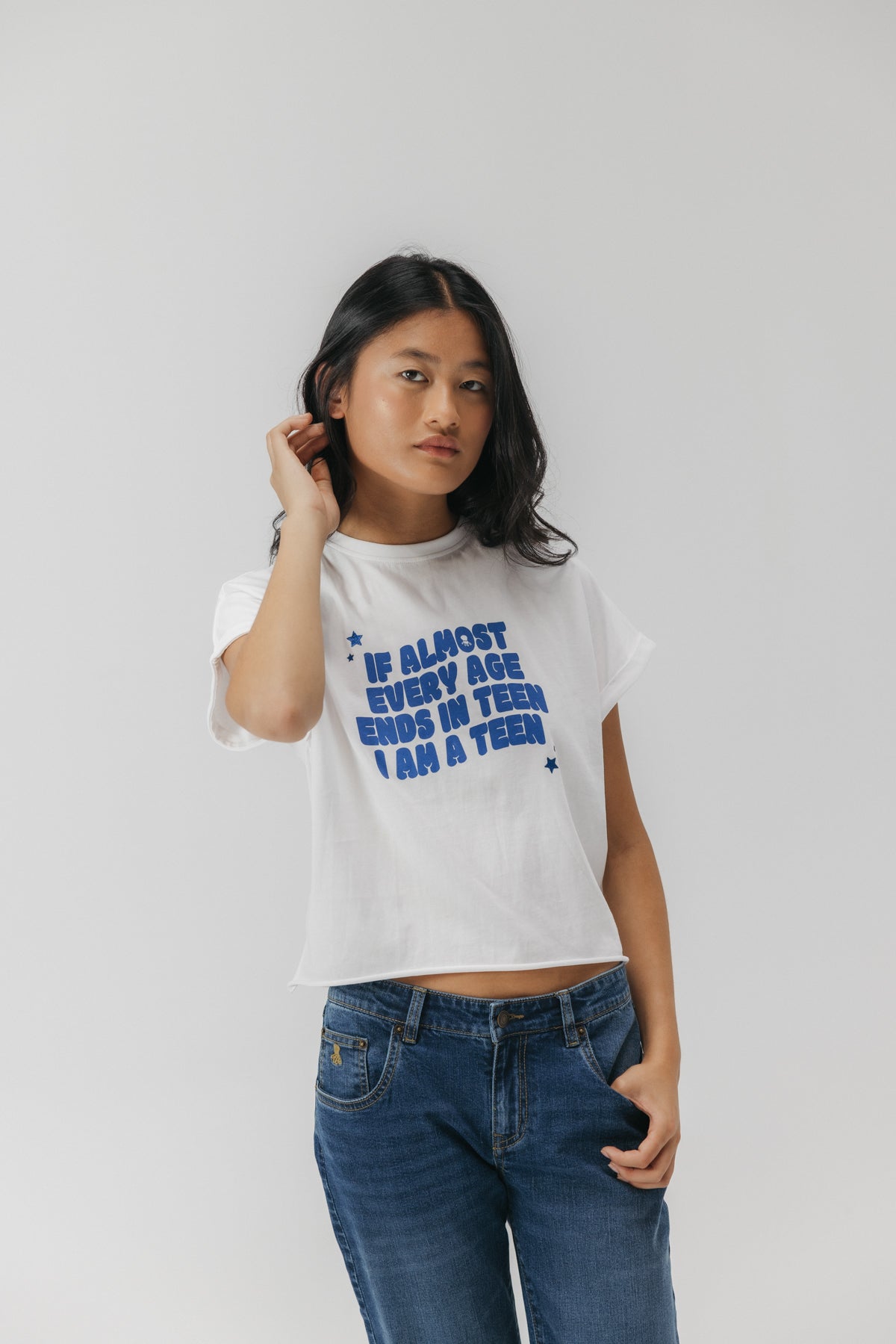 CAMISETA TEEN ESTAMPADO MENSAJE BLANCO PURO