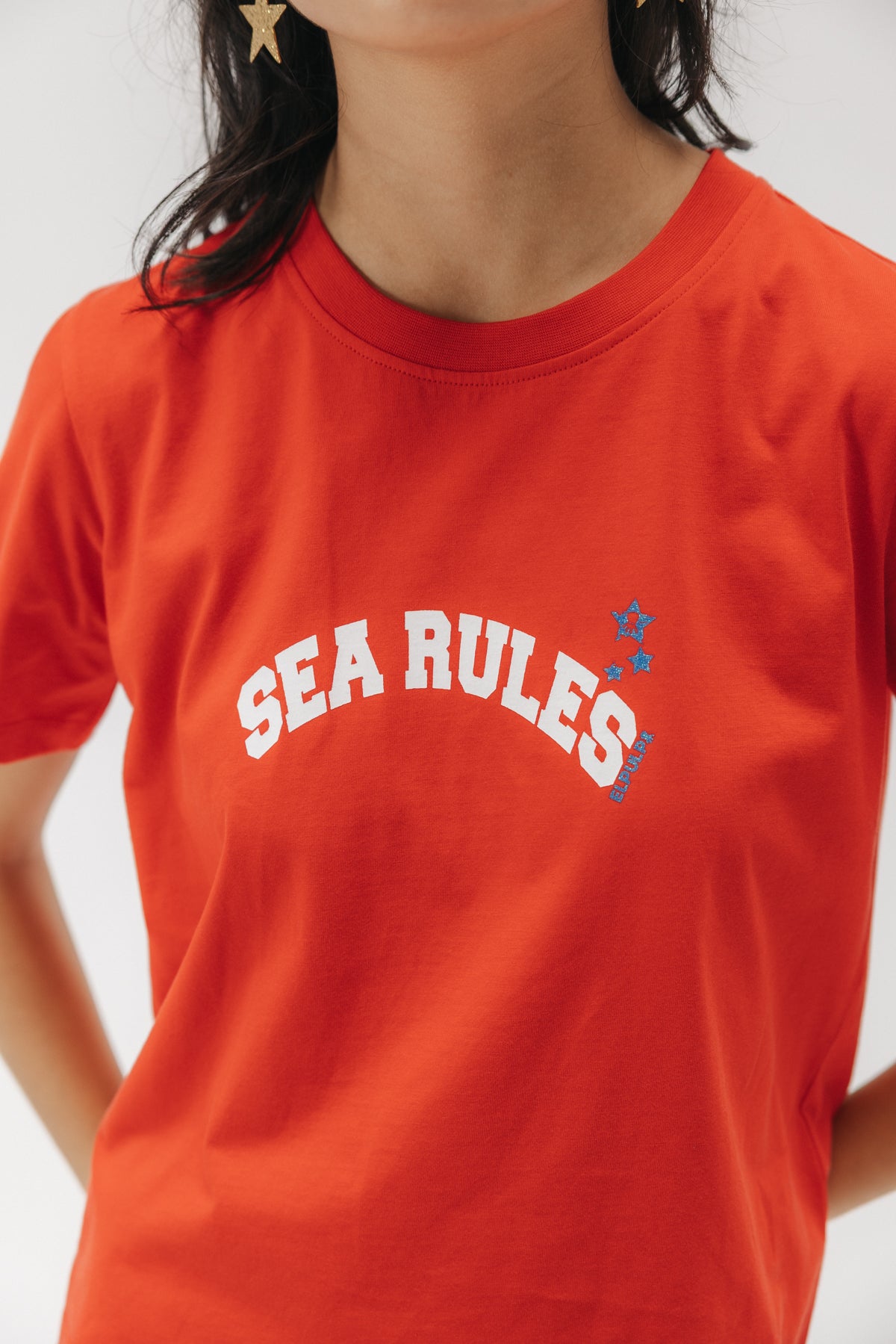CAMISETA ESTAMPADO SEA RULES CEREZA