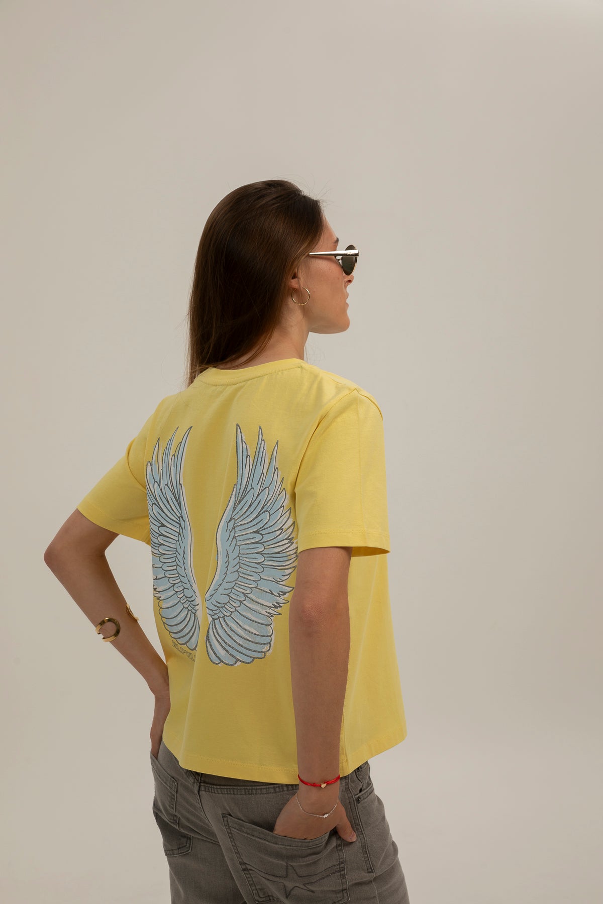 Camiseta teen manga corta alas amarillo claro