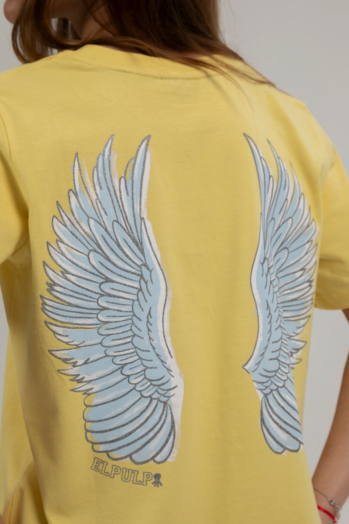 Camiseta teen manga corta alas amarillo claro
