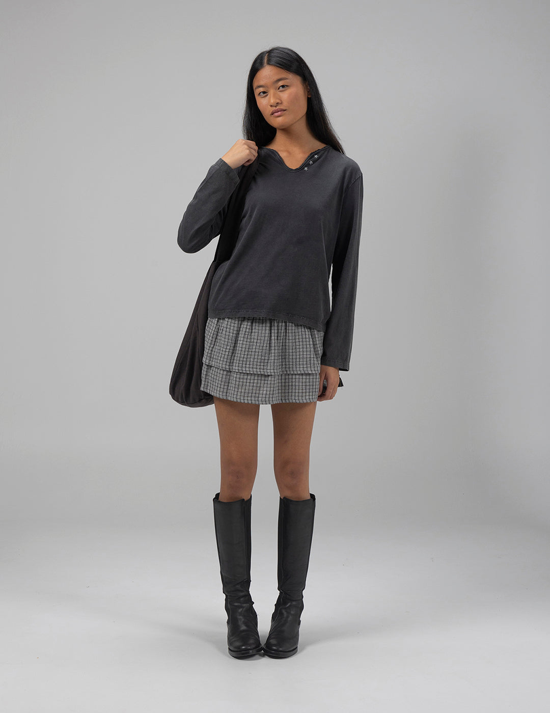 TEEN LONG SLEEVE T-SHIRT WITH CHARCOAL BUTTONS