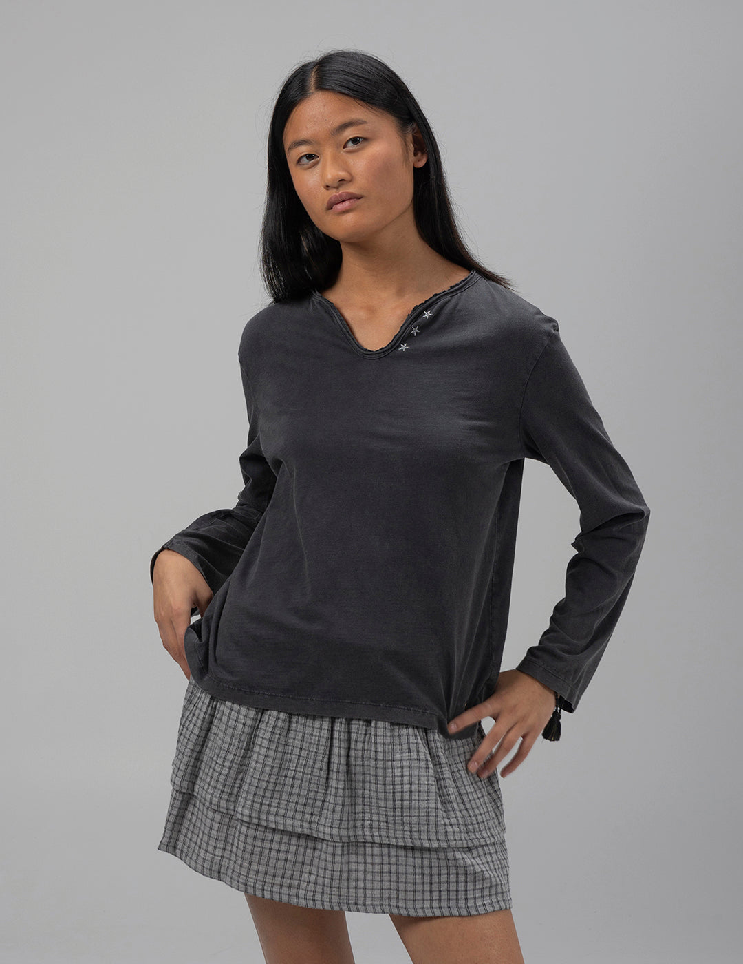 TEEN LONG SLEEVE T-SHIRT WITH CHARCOAL BUTTONS