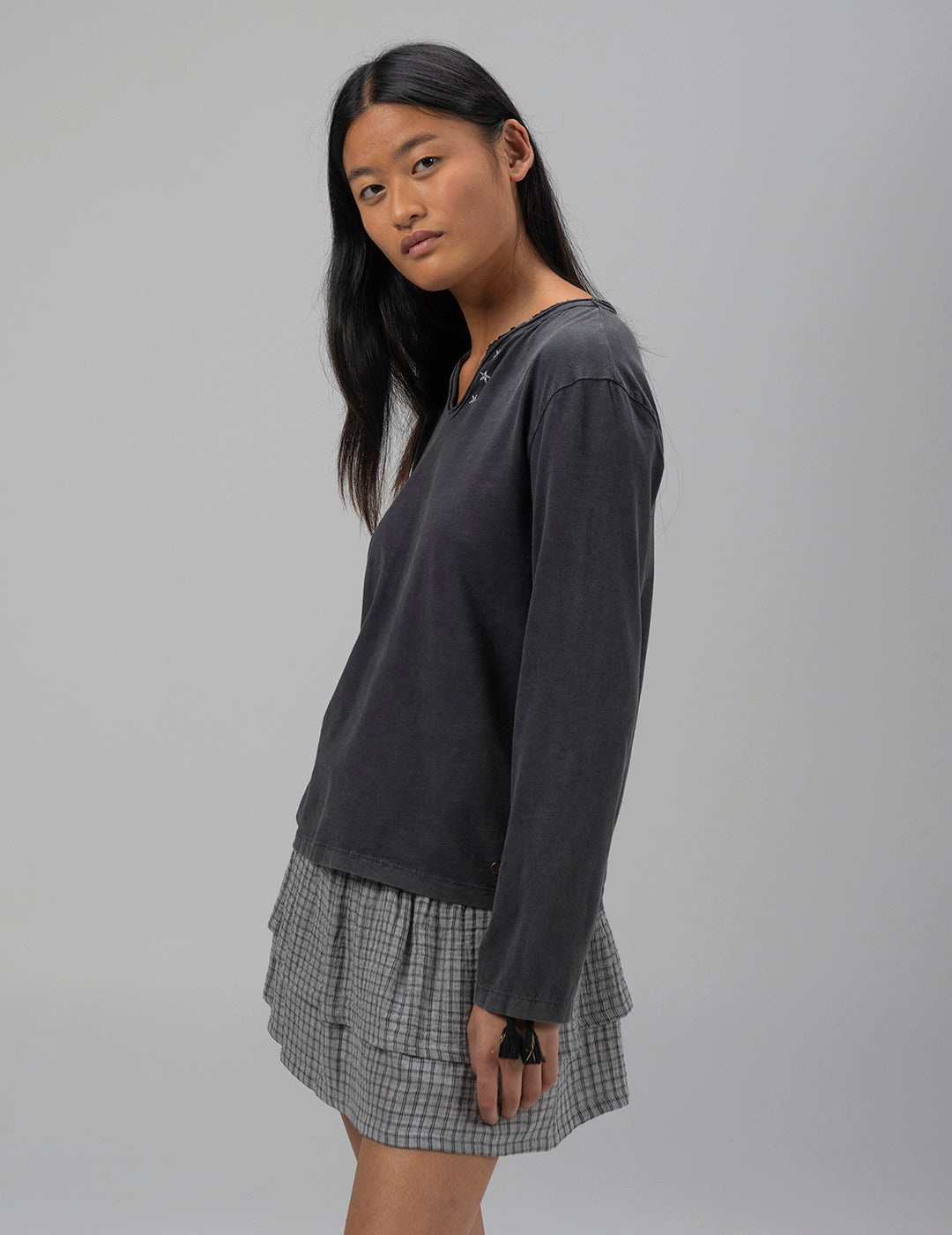 TEEN LONG SLEEVE T-SHIRT WITH CHARCOAL BUTTONS