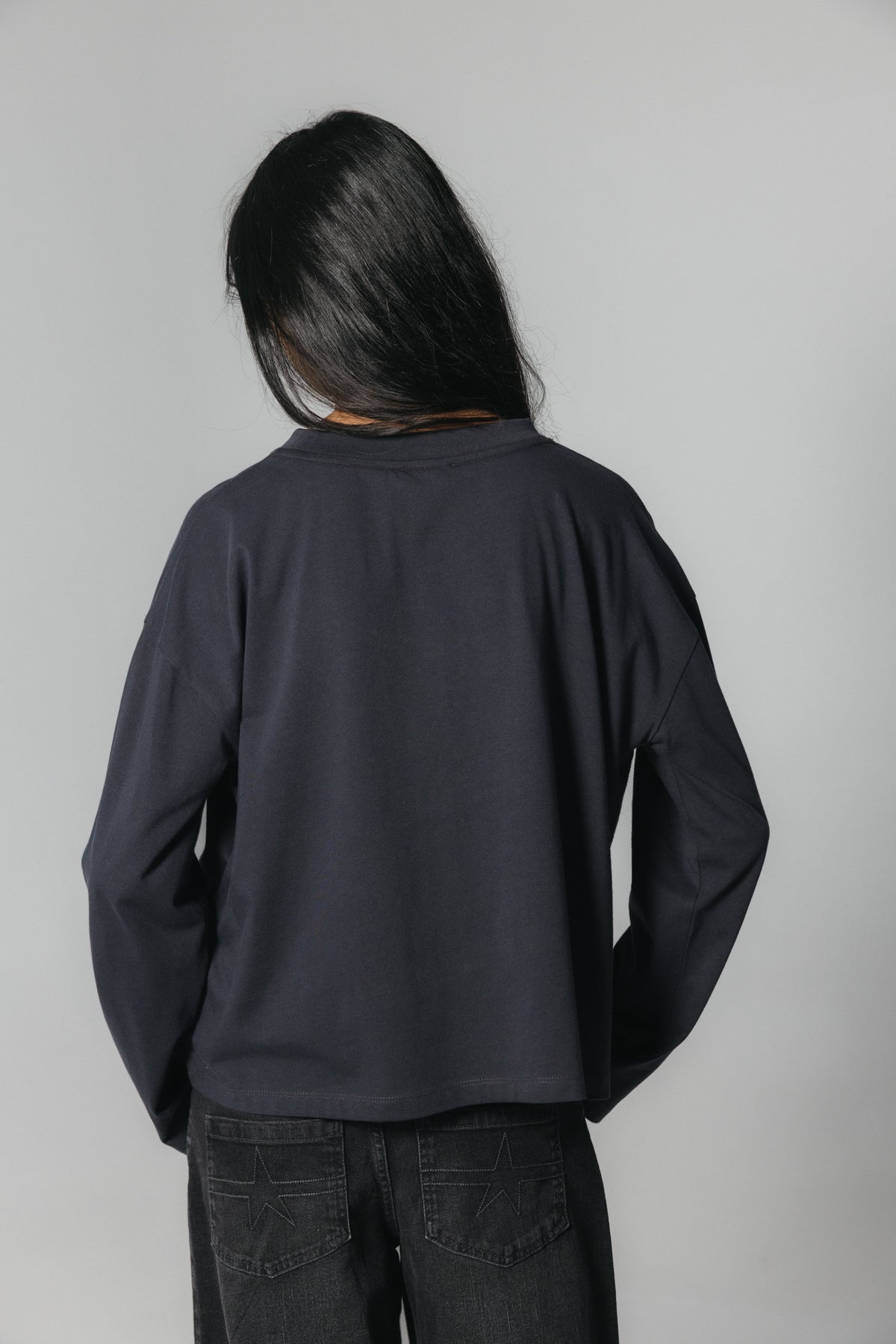 CAMISETA TEEN MANGA LARGA TACHAS ANTRACITA