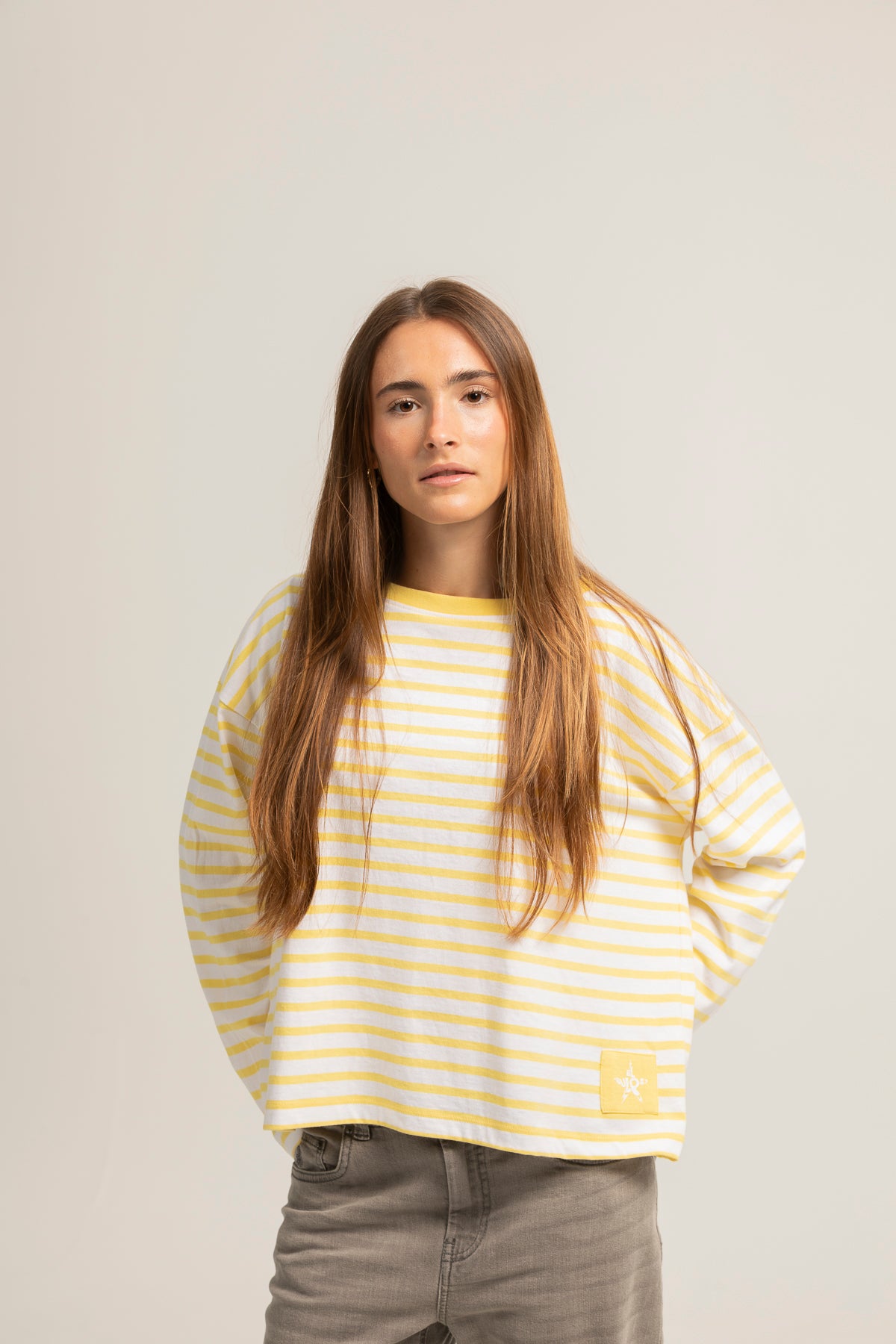 Camiseta teen manga larga amarillo claro