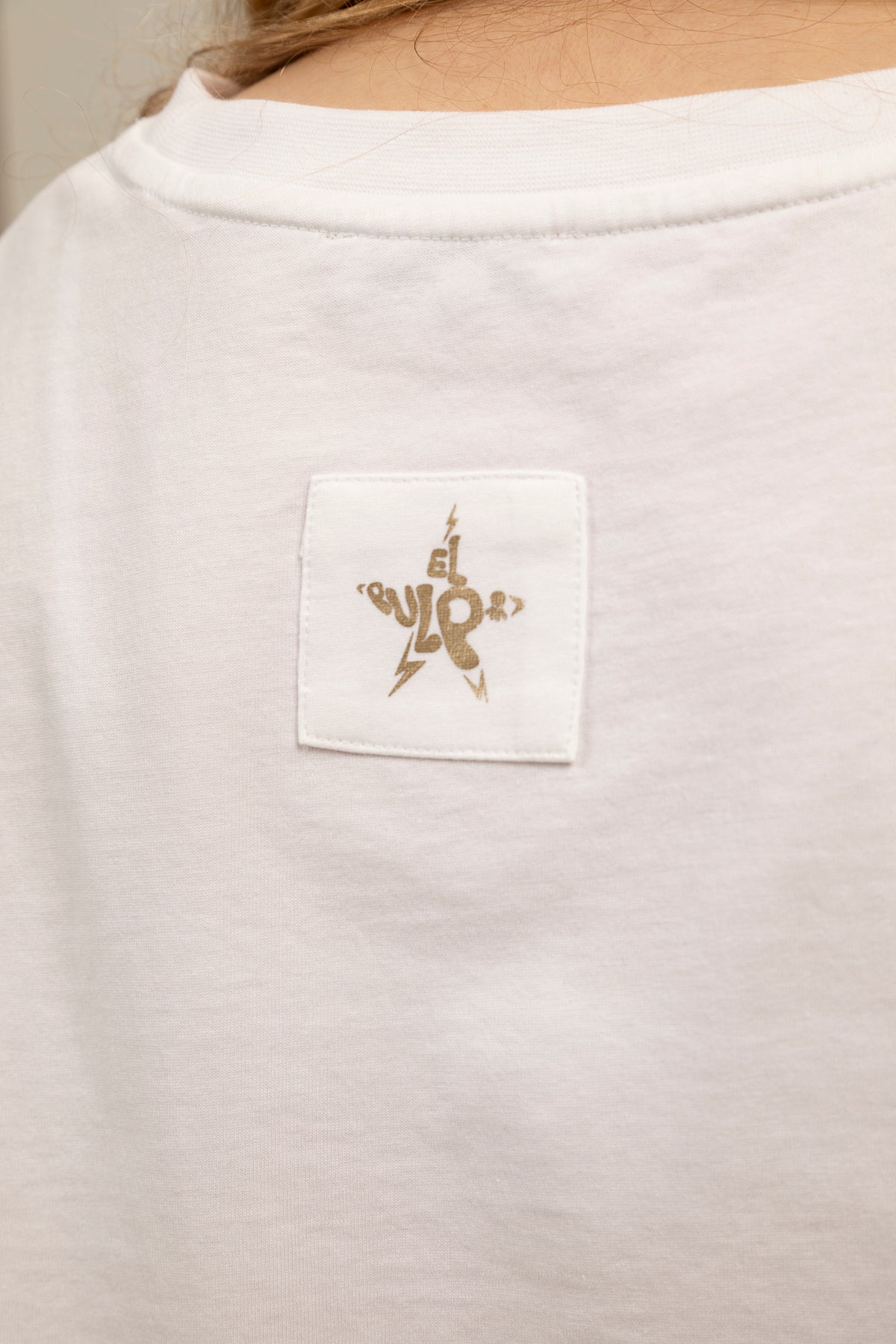 Camiseta teen bolsillo tachas blanco puro