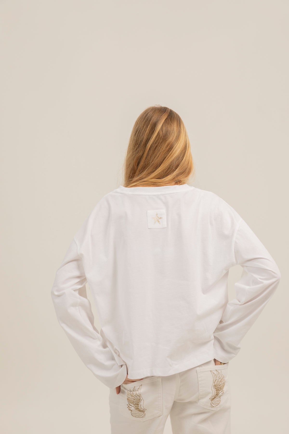 Camiseta teen bolsillo tachas blanco puro
