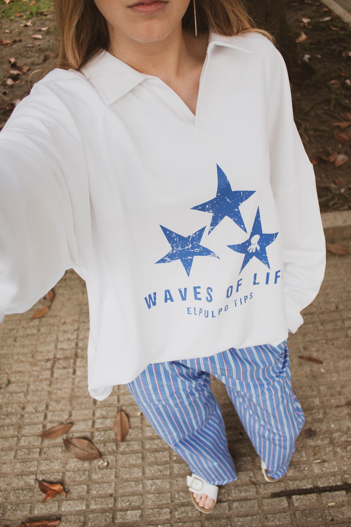 Polo teen manga larga estampado estrellas blanco puro