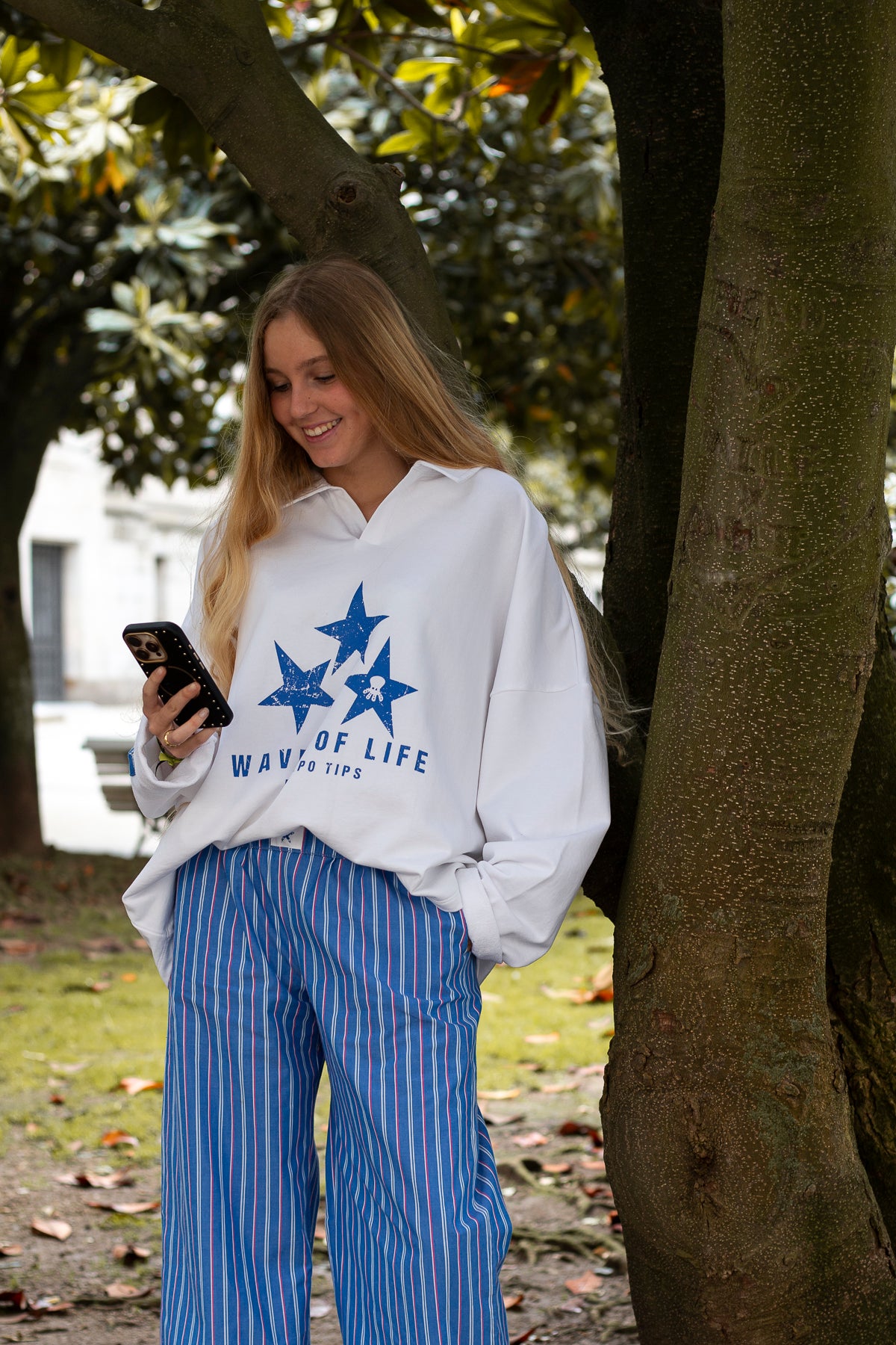 Polo teen manga larga estampado estrellas blanco puro