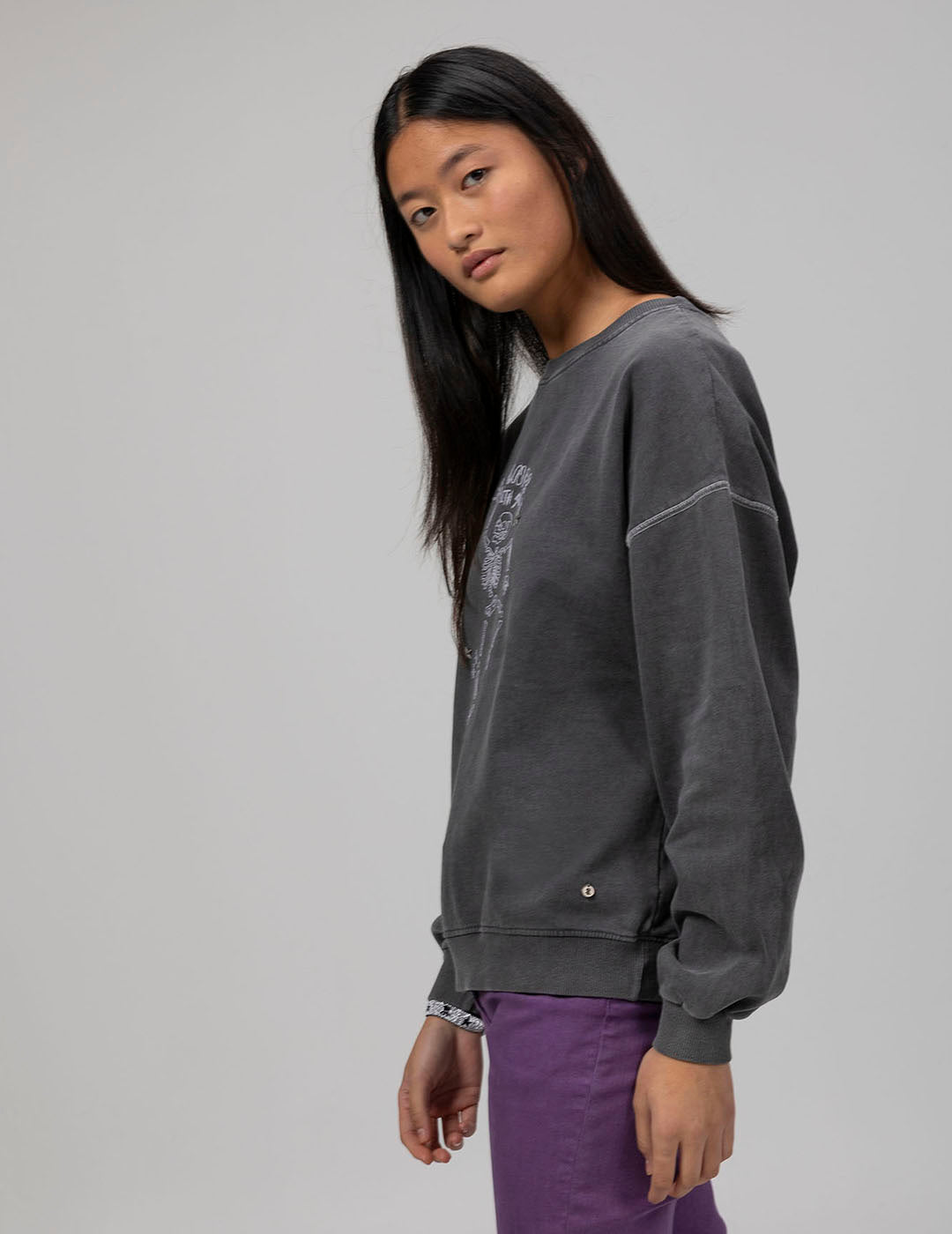 TEEN DANCE WITH SOUL BLACK DELAVÉ SWEATSHIRT