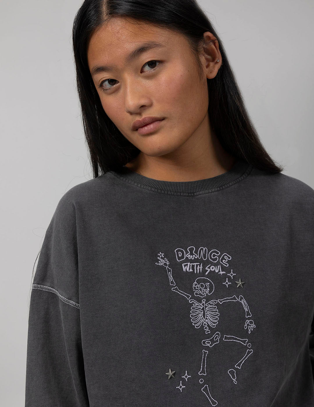 TEEN DANCE WITH SOUL BLACK DELAVÉ SWEATSHIRT