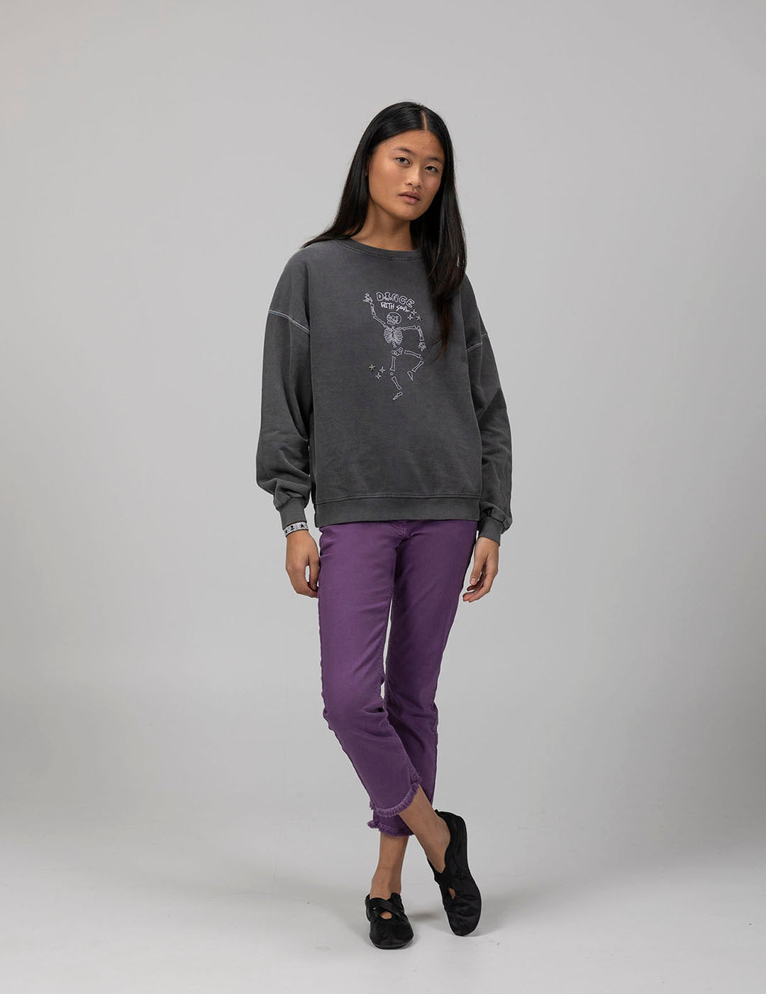 TEEN DANCE WITH SOUL BLACK DELAVÉ SWEATSHIRT