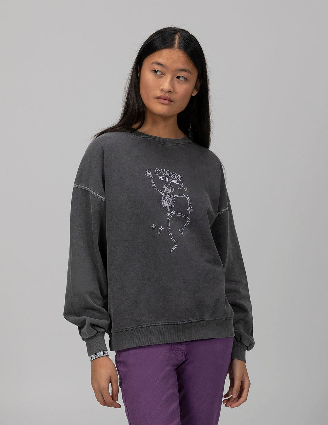 TEEN DANCE WITH SOUL BLACK DELAVÉ SWEATSHIRT