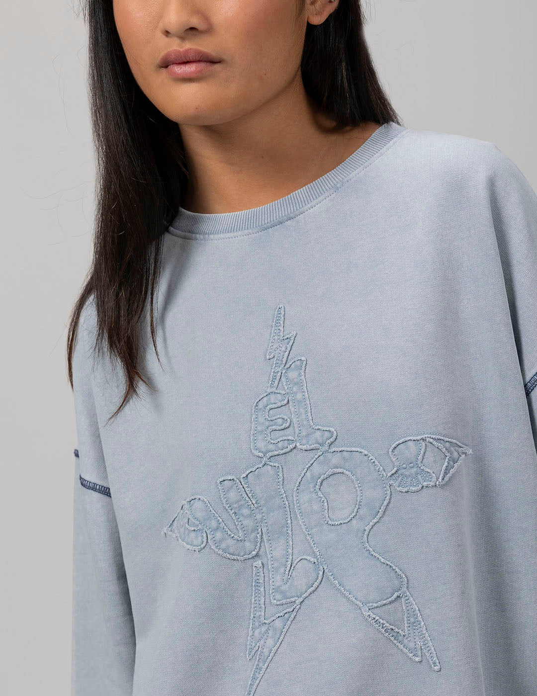 SUDADERA TEEN ESTRELLA DESGASTADA GRIS PERLA