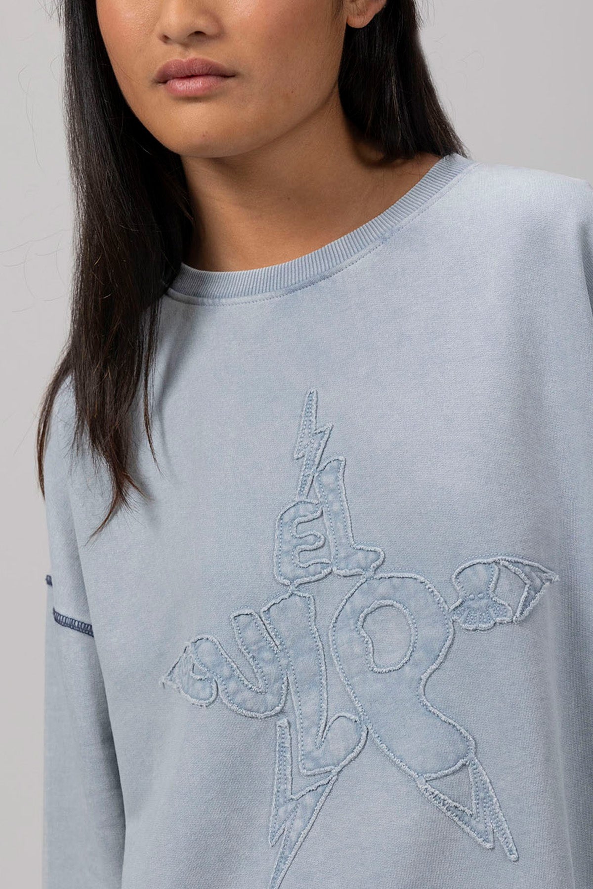 TEEN DISTRESSED STAR SWEATSHIRT PEARL GREY