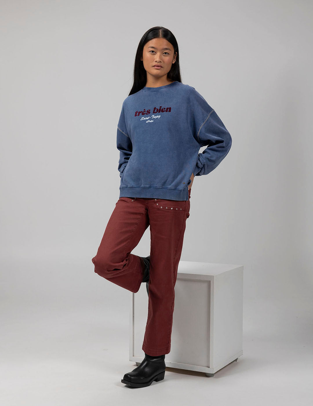 TEEN TRÈS BIEN INDIGO DELAVÉ SWEATSHIRT