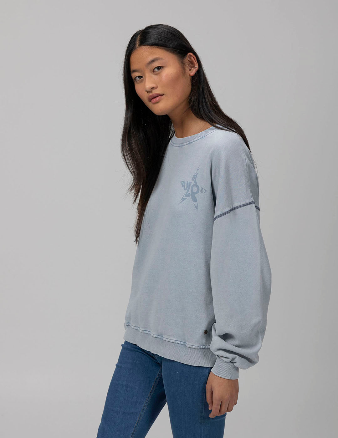 SUDADERA TEEN BÁSICA LOGO GRIS PERLA