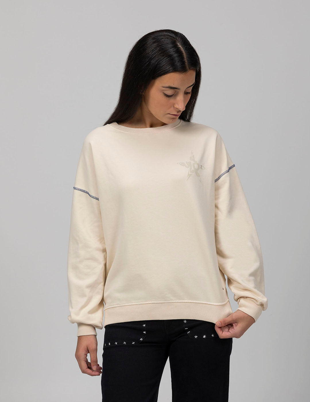 SUDADERA TEEN BÁSICA LOGO CREMA