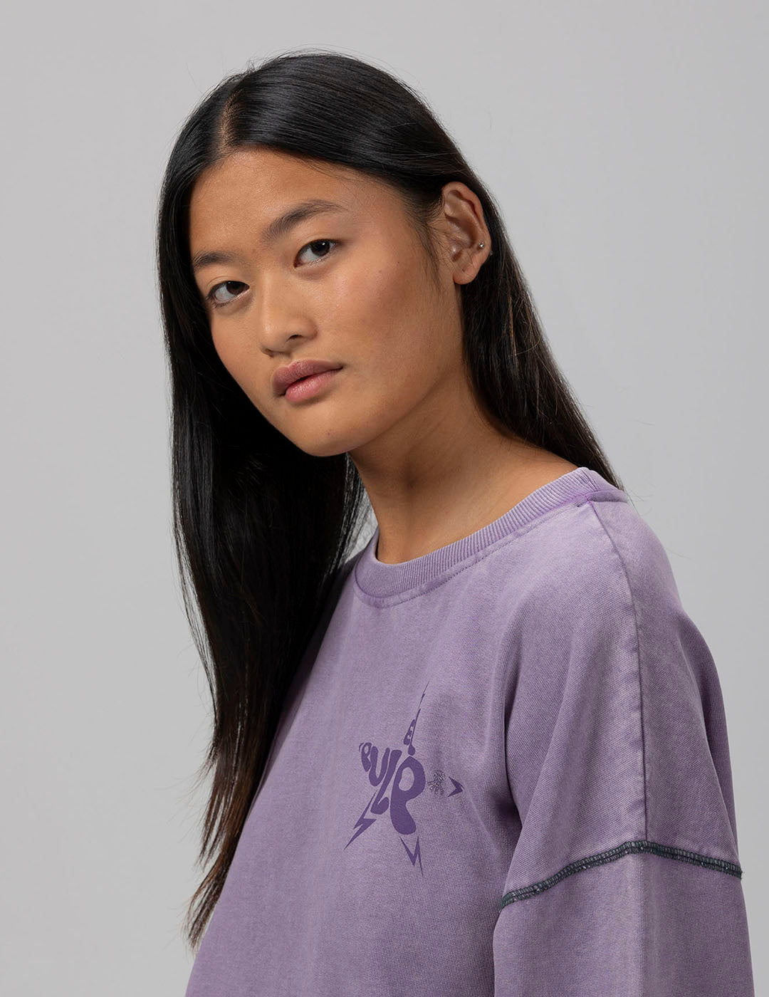 SUDADERA TEEN BÁSICA LOGO MORADO