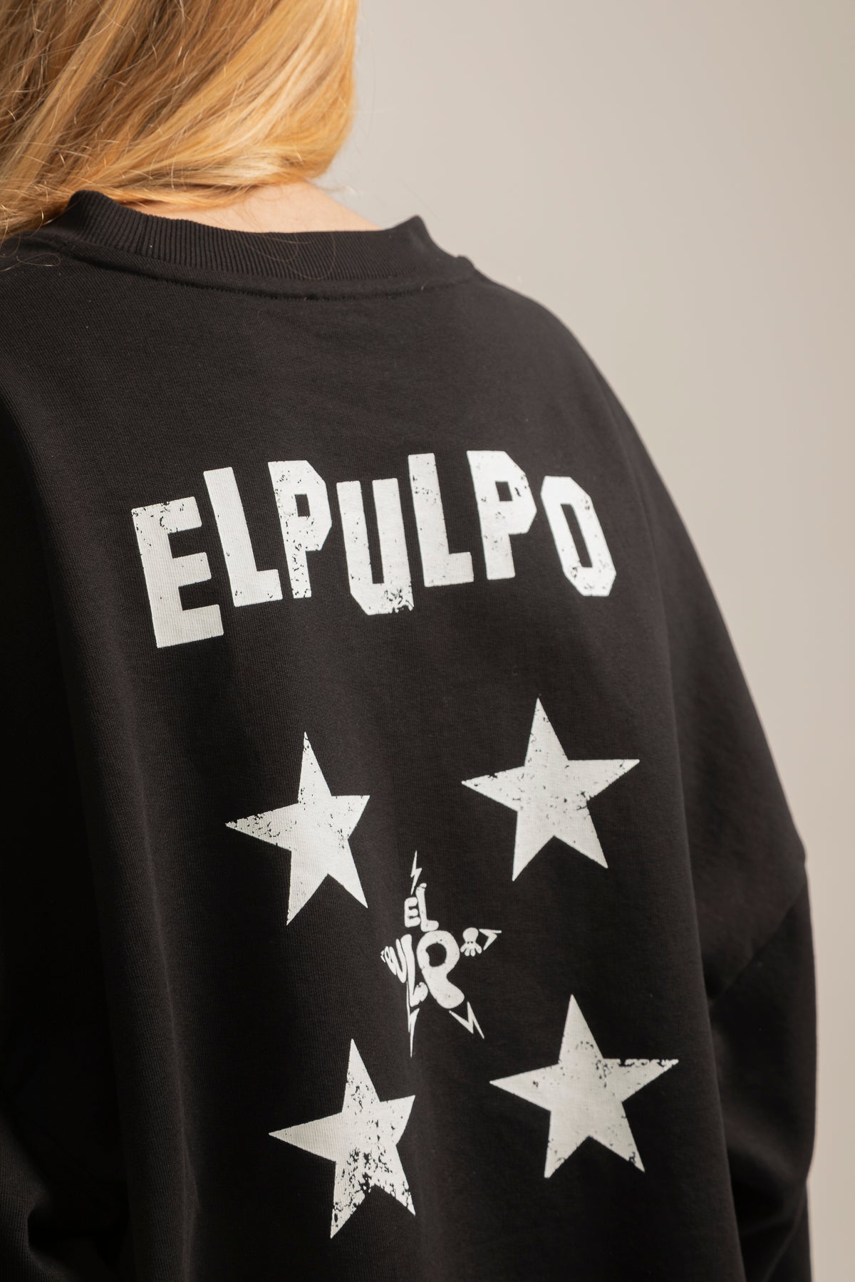SUDADERA TEEN ESTAMPADO CITY OF STARS NEGRO
