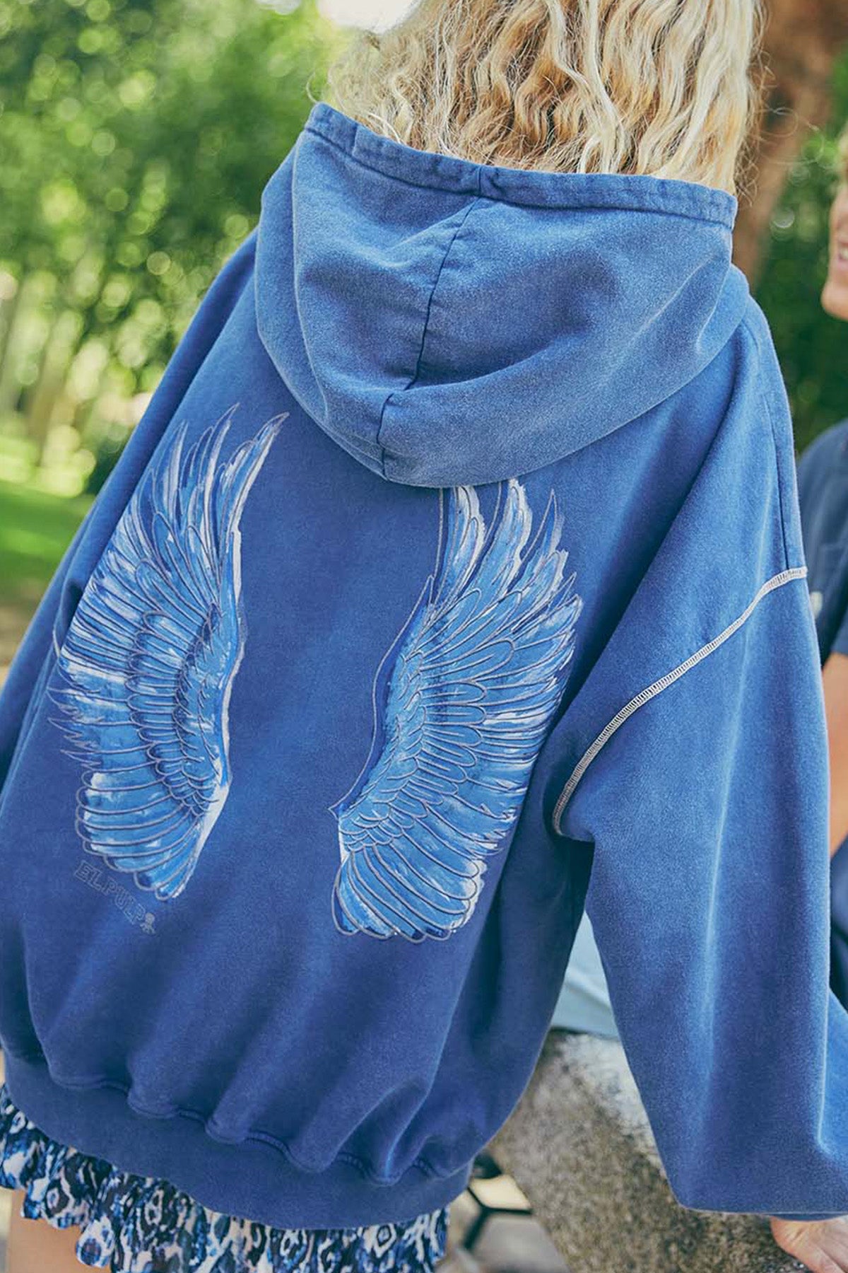 TEEN HOODIE WITH INDIGO DELAVÉ WINGS