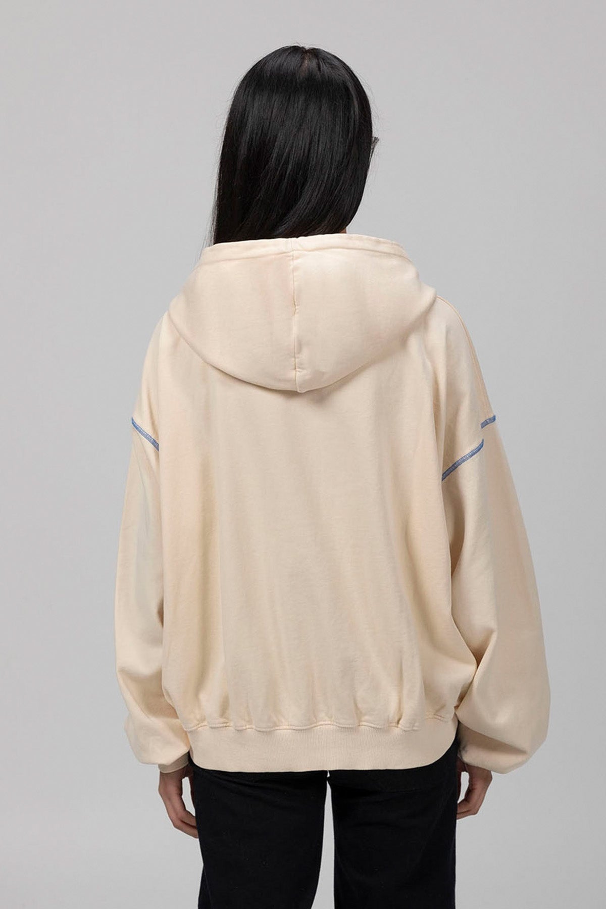 SUDADERA CAPUCHA TEEN BÁSICA LOGO CREMA