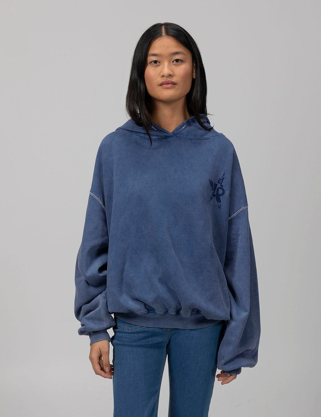 TEEN BASIC HOODIE WITH INDIGO DELAVÉ LOGO