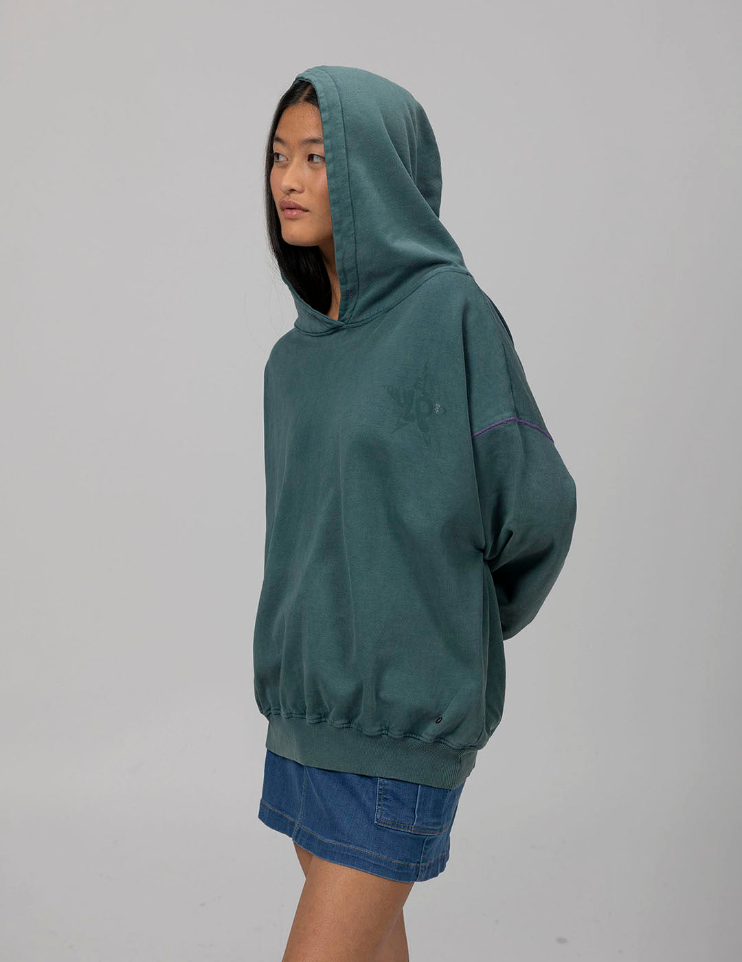 TEEN BASIC HOODIE WITH BOTTLE GREEN LOGO