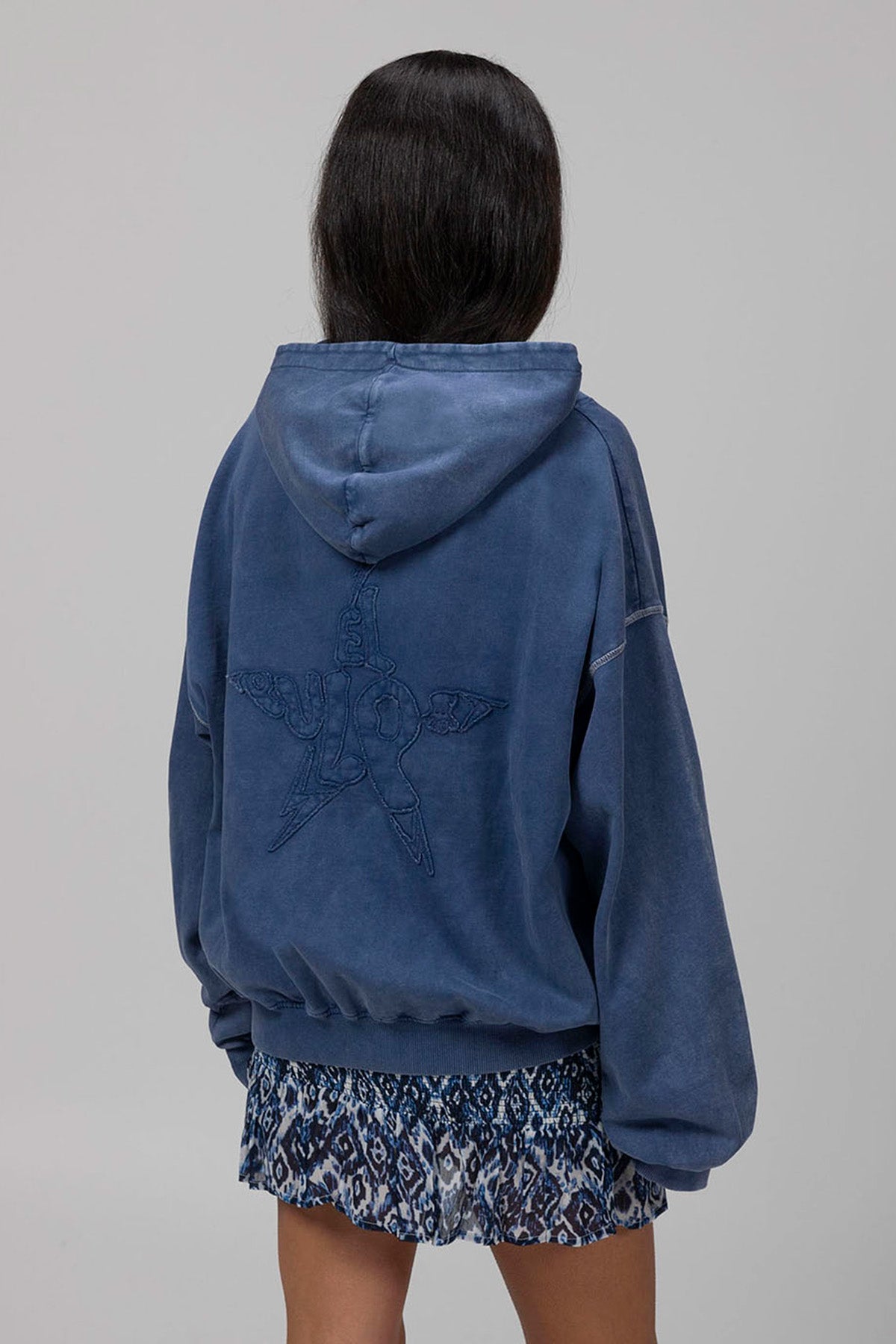 SUDADERA CAPUCHA TEEN ESTRELLA DESGASTADA INDIGO DELAVÉ