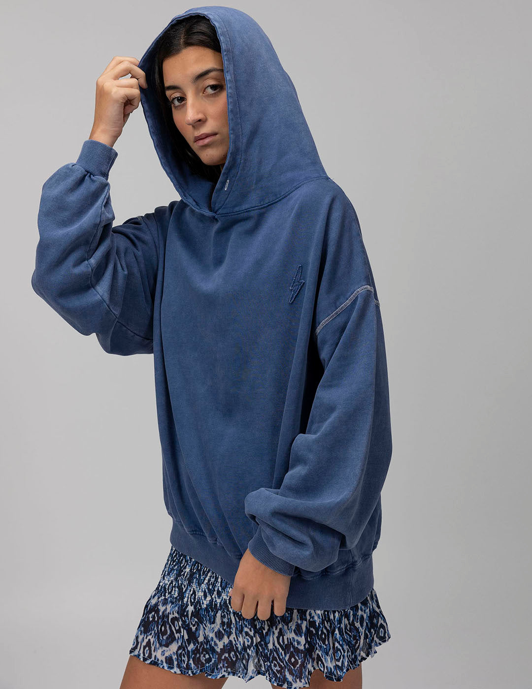 SUDADERA CAPUCHA TEEN ESTRELLA DESGASTADA INDIGO DELAVÉ