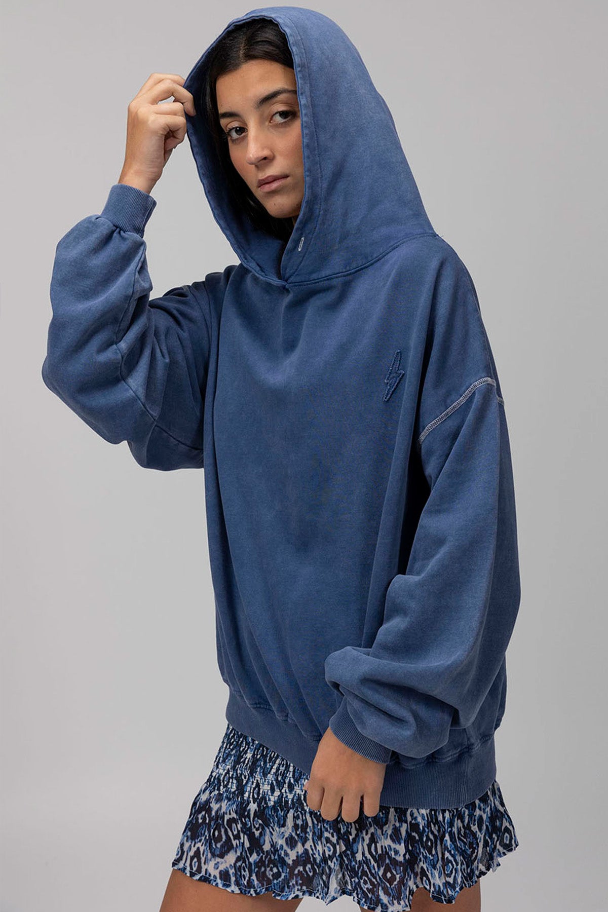 TEEN DISTRESSED STAR HOODIE INDIGO DELAVÉ