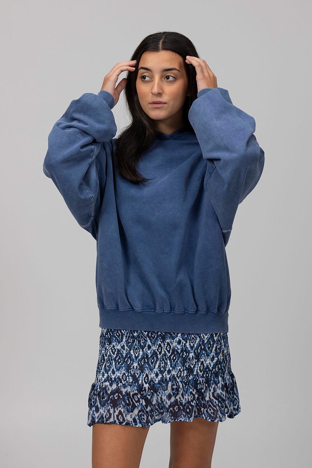 TEEN DISTRESSED STAR HOODIE INDIGO DELAVÉ