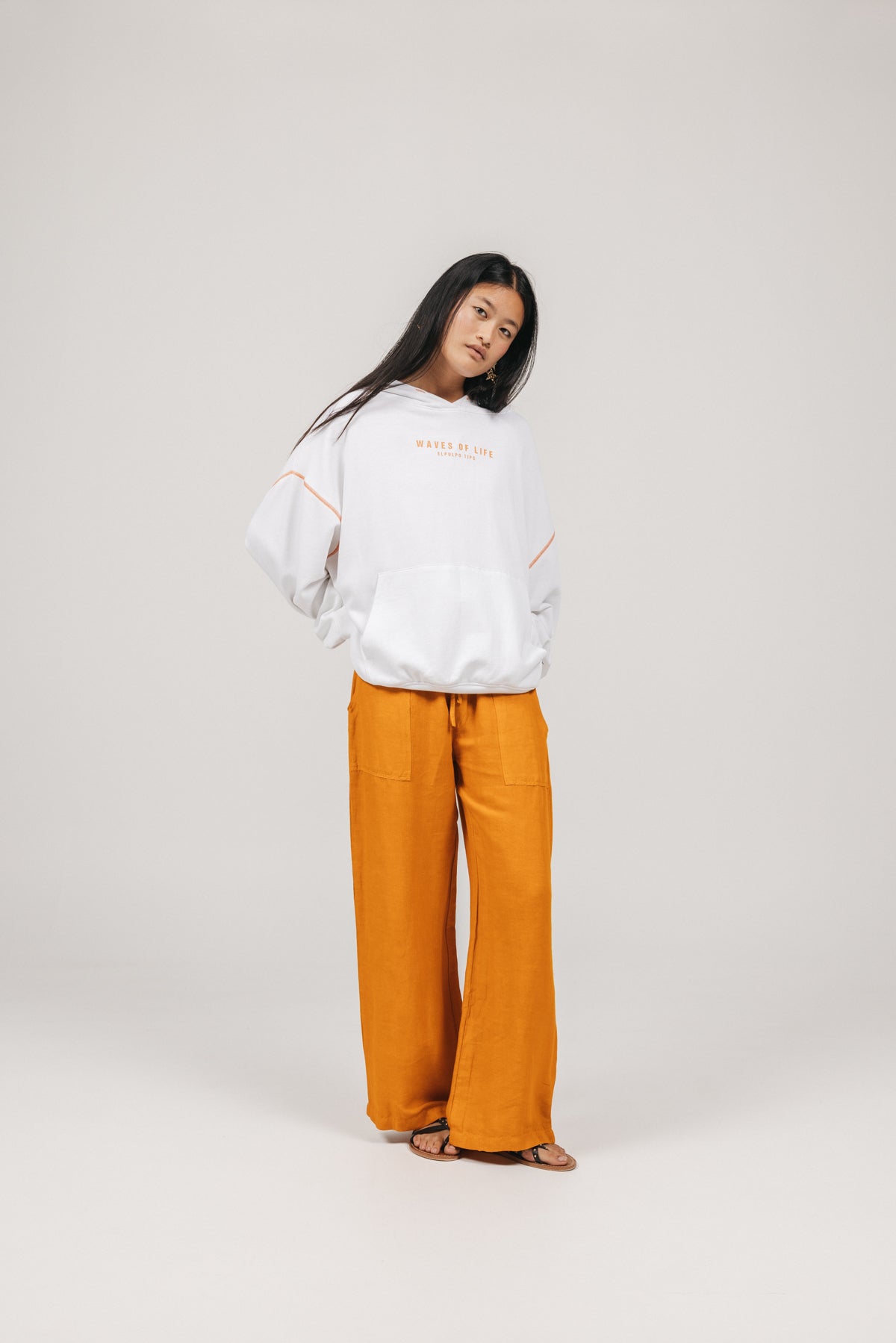 SUDADERA TEEN CAPUCHA WAVES OF LIFE BLANCO PURO