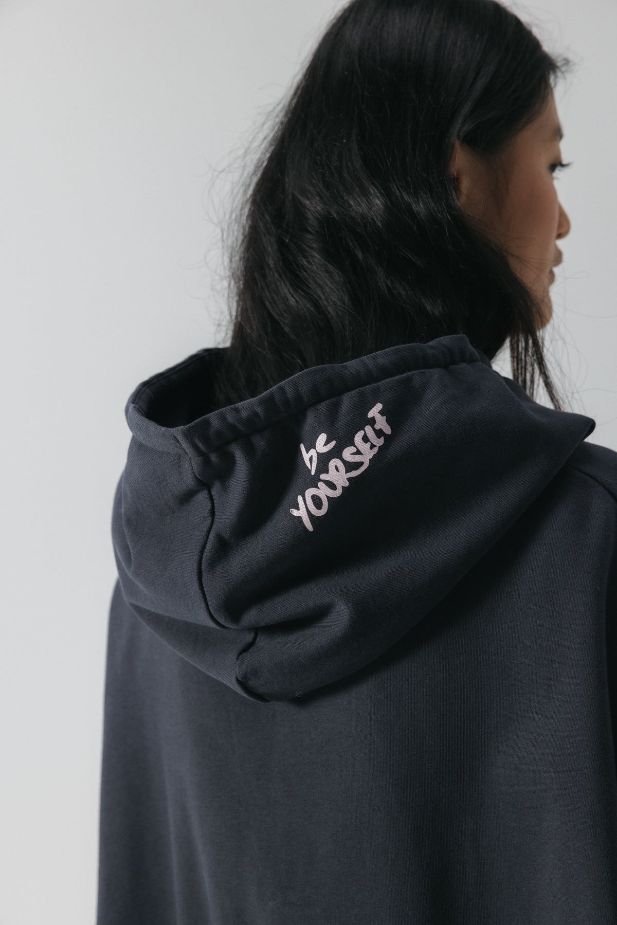 SUDADERA CAPUCHA TEEN MULTI ESTAMPADO ANTRACITA