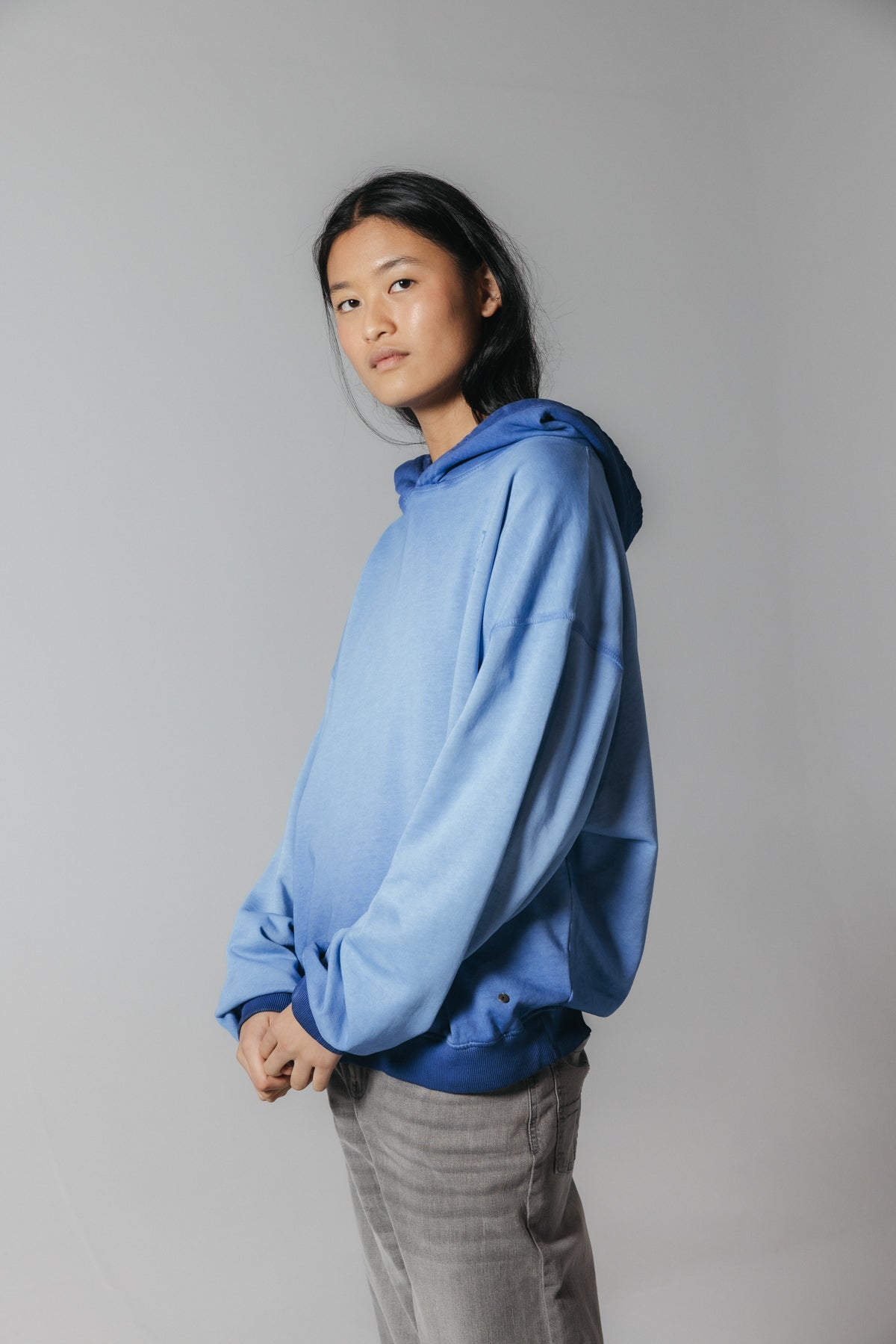 SUDADERA TEEN EFECTO DEGRADADO AZUL MARINO