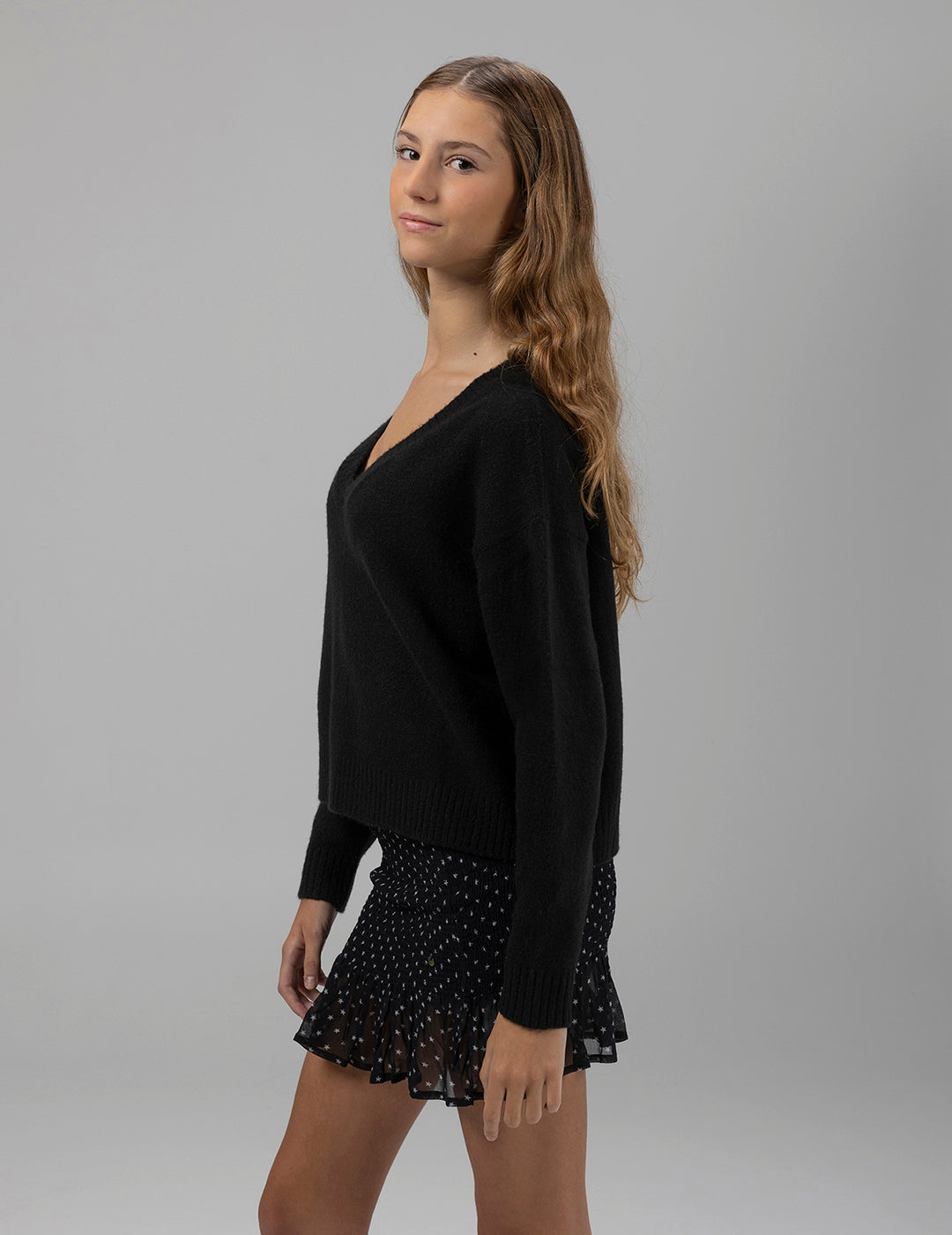 TEEN BLACK V-NECK KNITTED JERSEY