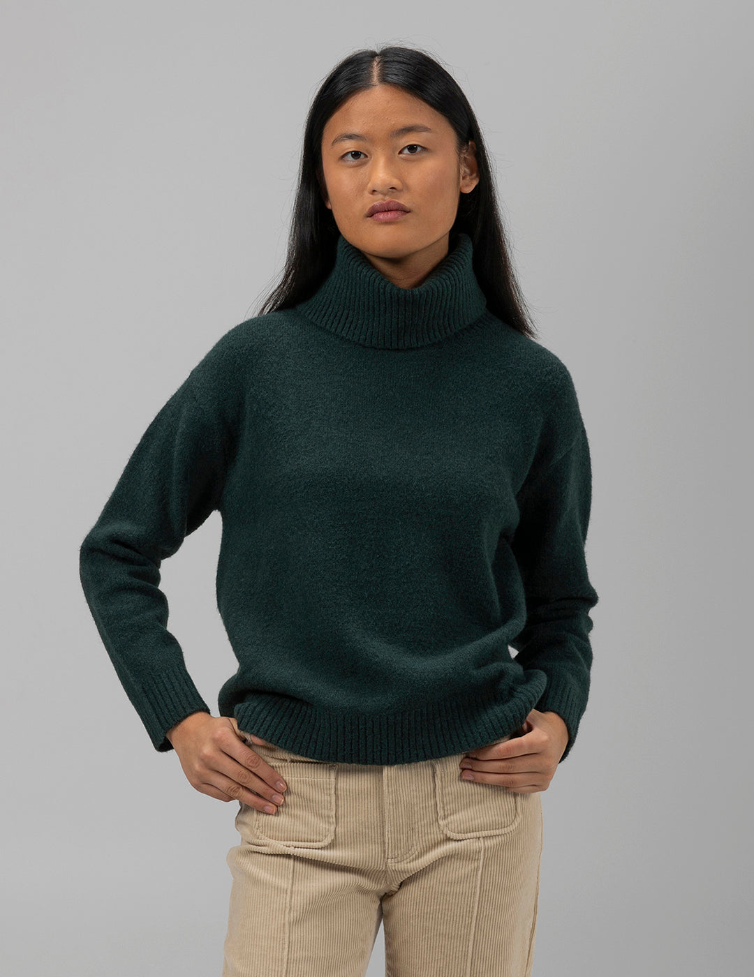 TEEN HIGH NECK KNITTED SWEATER WITH ENGLISH GREEN BUTTON DETAIL