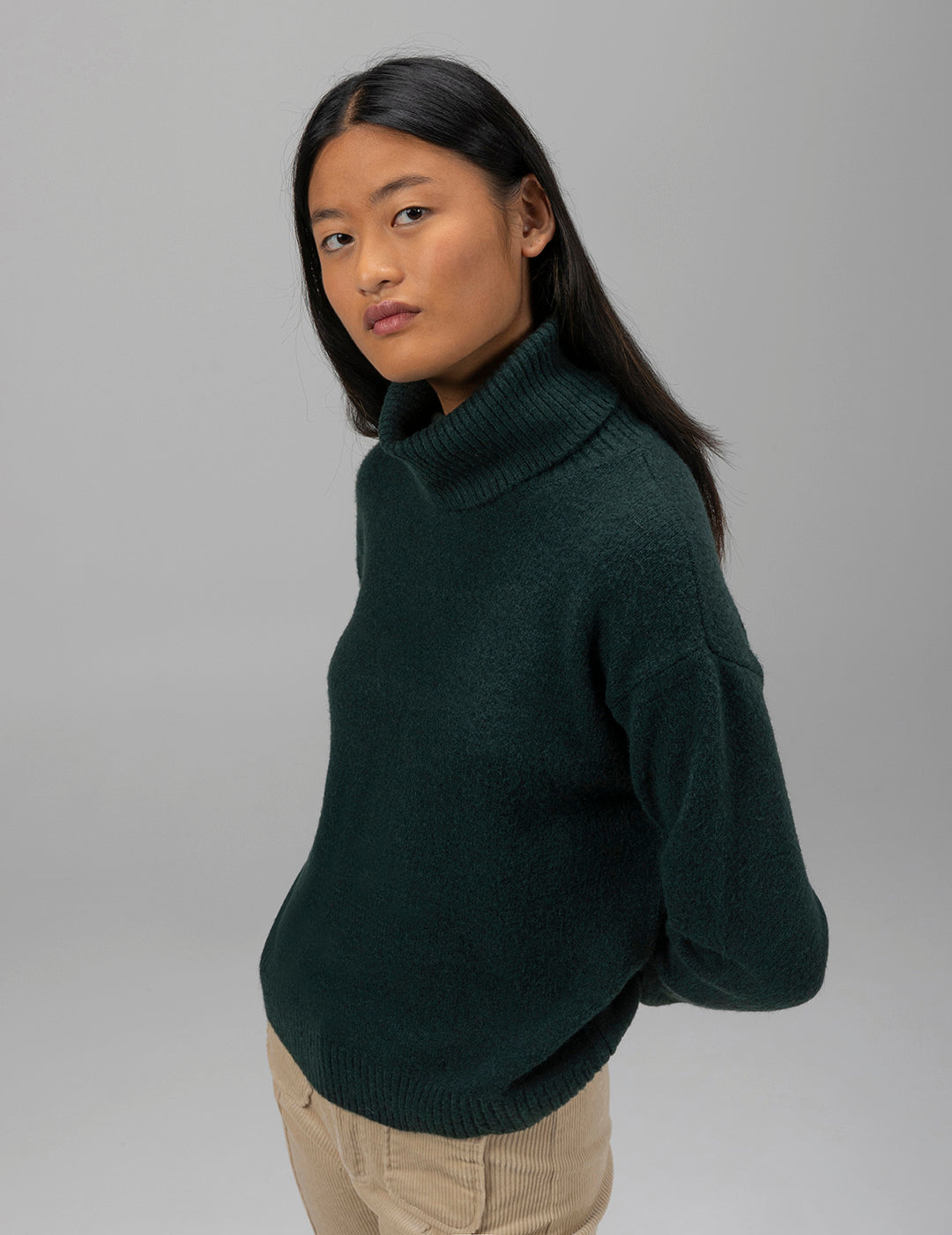 TEEN HIGH NECK KNITTED SWEATER WITH ENGLISH GREEN BUTTON DETAIL