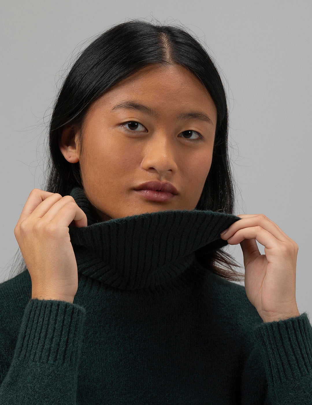 TEEN HIGH NECK KNITTED SWEATER WITH ENGLISH GREEN BUTTON DETAIL