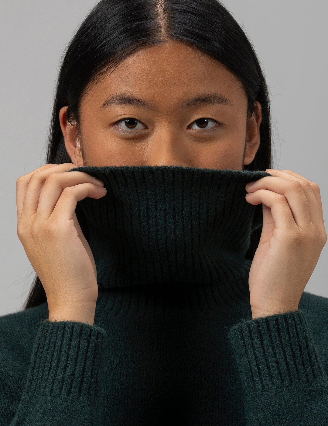 TEEN HIGH NECK KNITTED SWEATER WITH ENGLISH GREEN BUTTON DETAIL