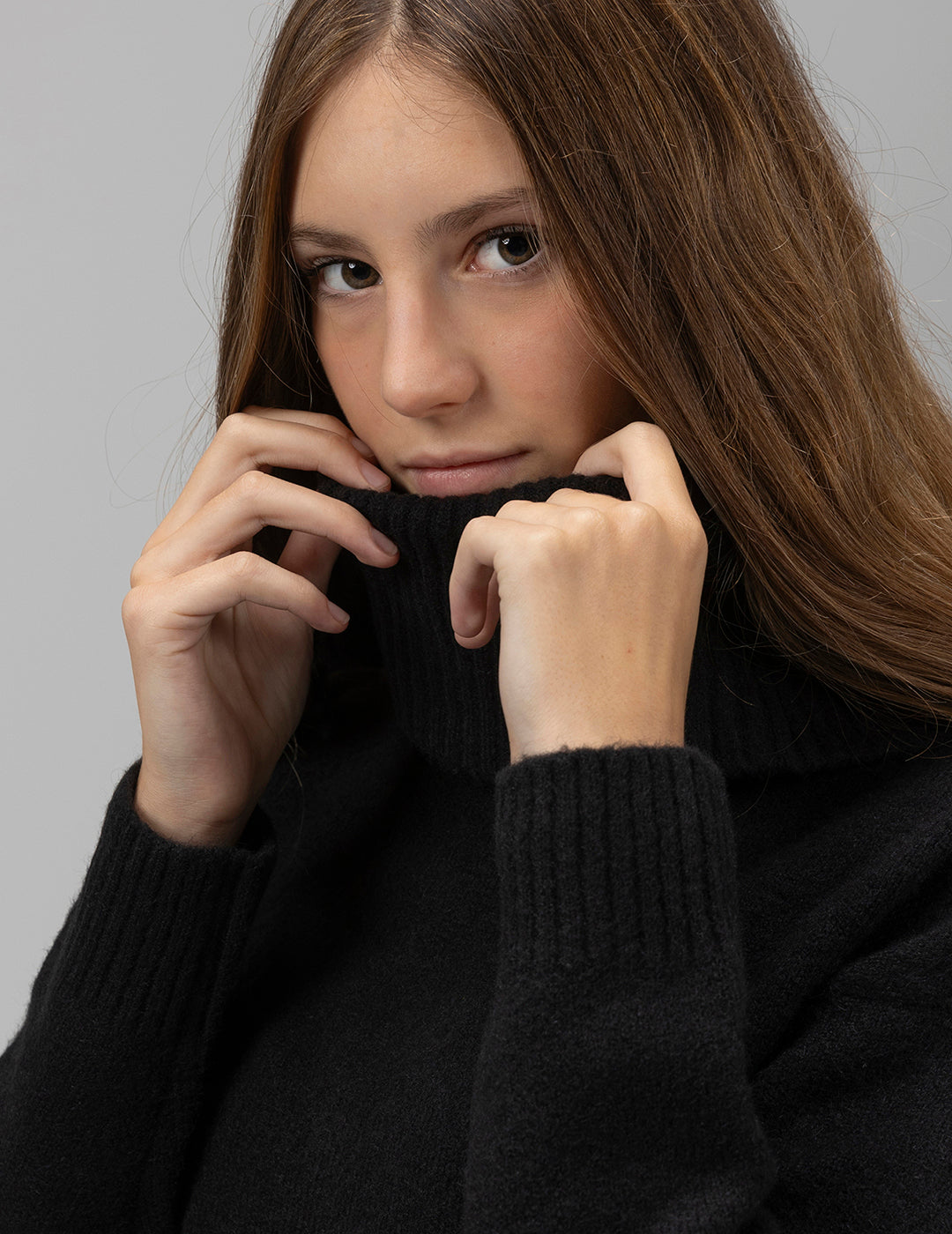 TEEN HIGH NECK KNITTED SWEATER WITH BUTTON DETAILS BLACK